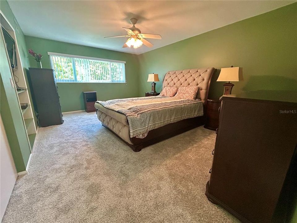 Active With Contract: $199,000 (2 beds, 2 baths, 1400 Square Feet)