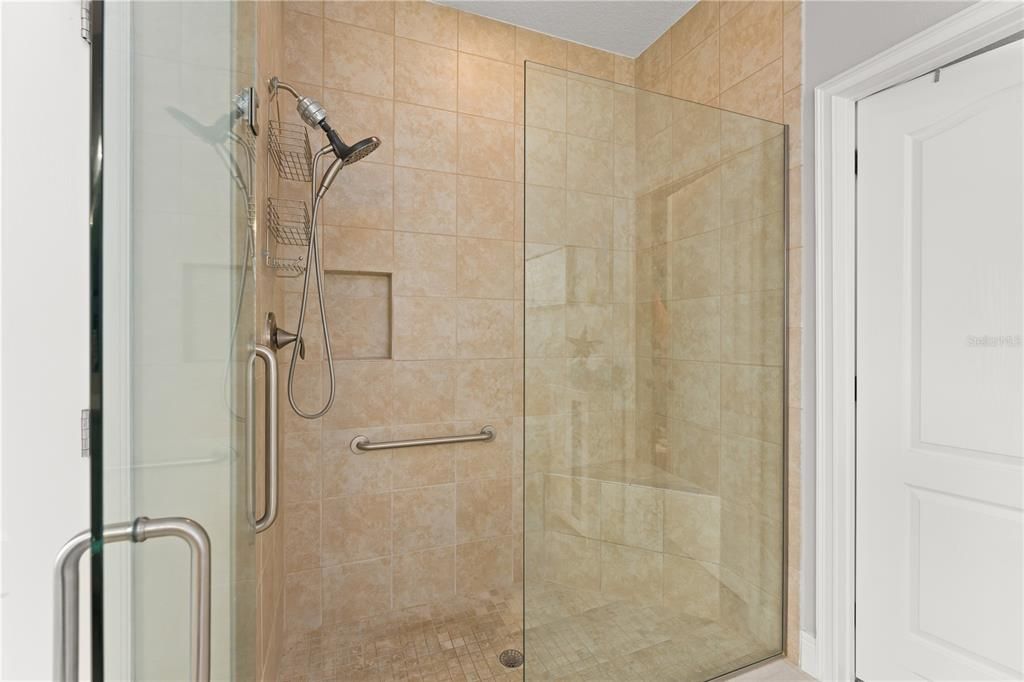 En Venta: $849,900 (4 camas, 4 baños, 3870 Pies cuadrados)