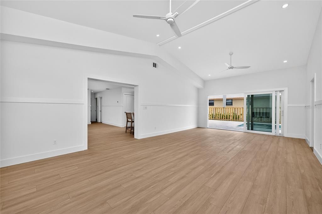 For Sale: $499,000 (2 beds, 1 baths, 1428 Square Feet)