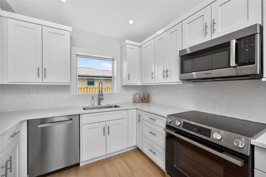 For Sale: $499,000 (2 beds, 1 baths, 1428 Square Feet)