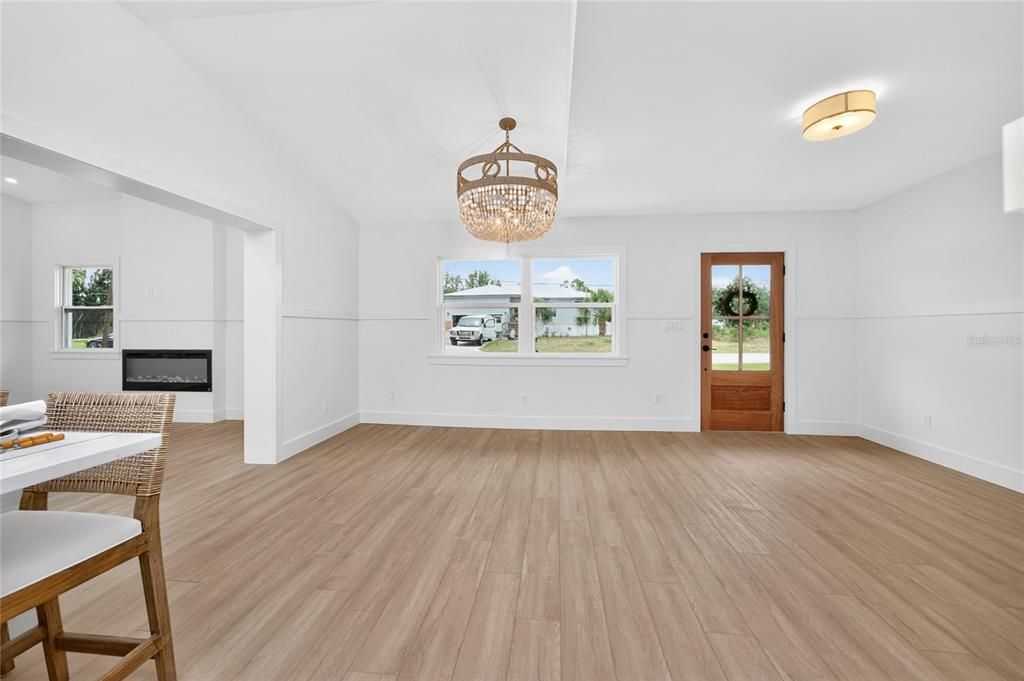 For Sale: $499,000 (2 beds, 1 baths, 1428 Square Feet)