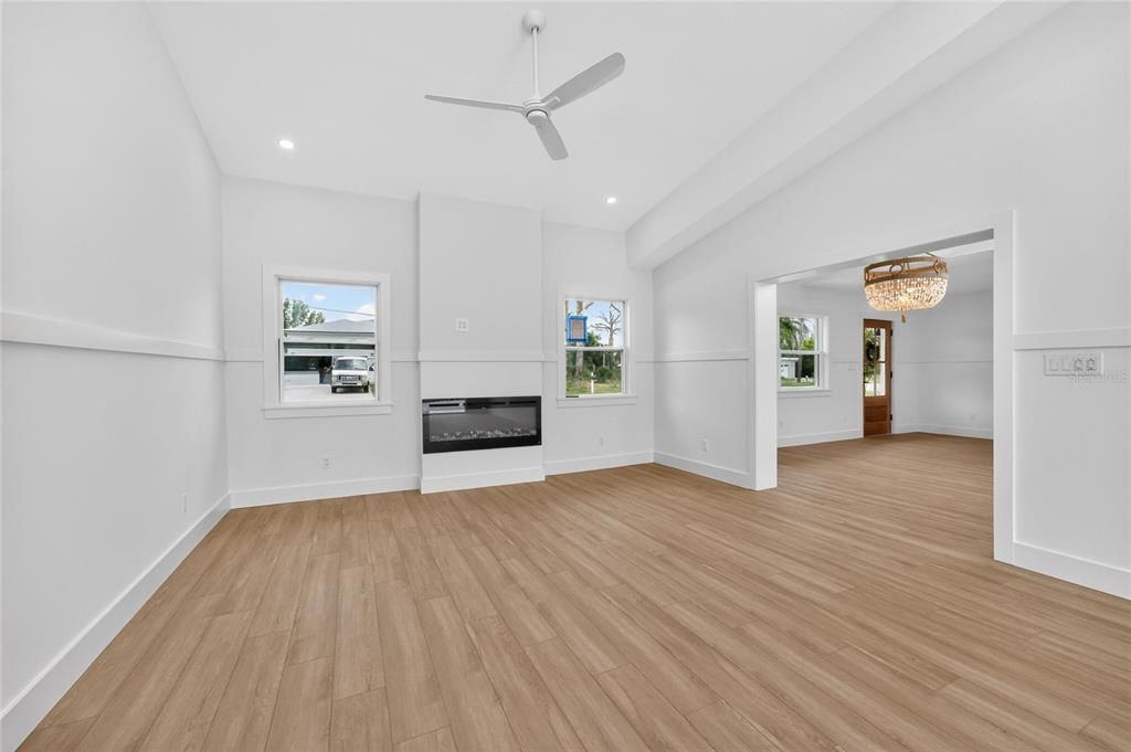 For Sale: $499,000 (2 beds, 1 baths, 1428 Square Feet)