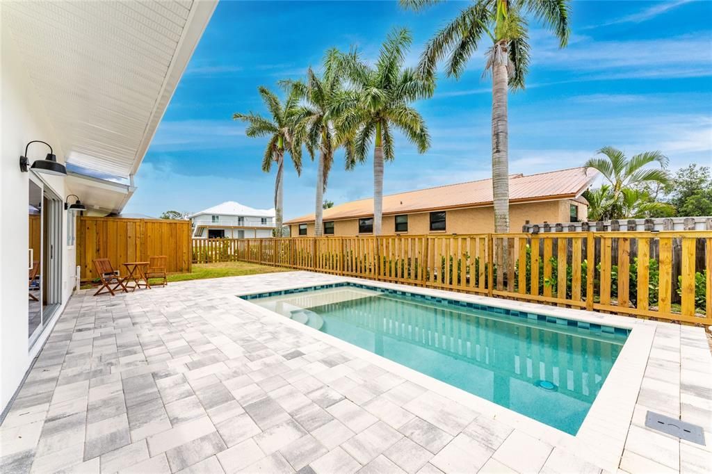 For Sale: $499,000 (2 beds, 1 baths, 1428 Square Feet)
