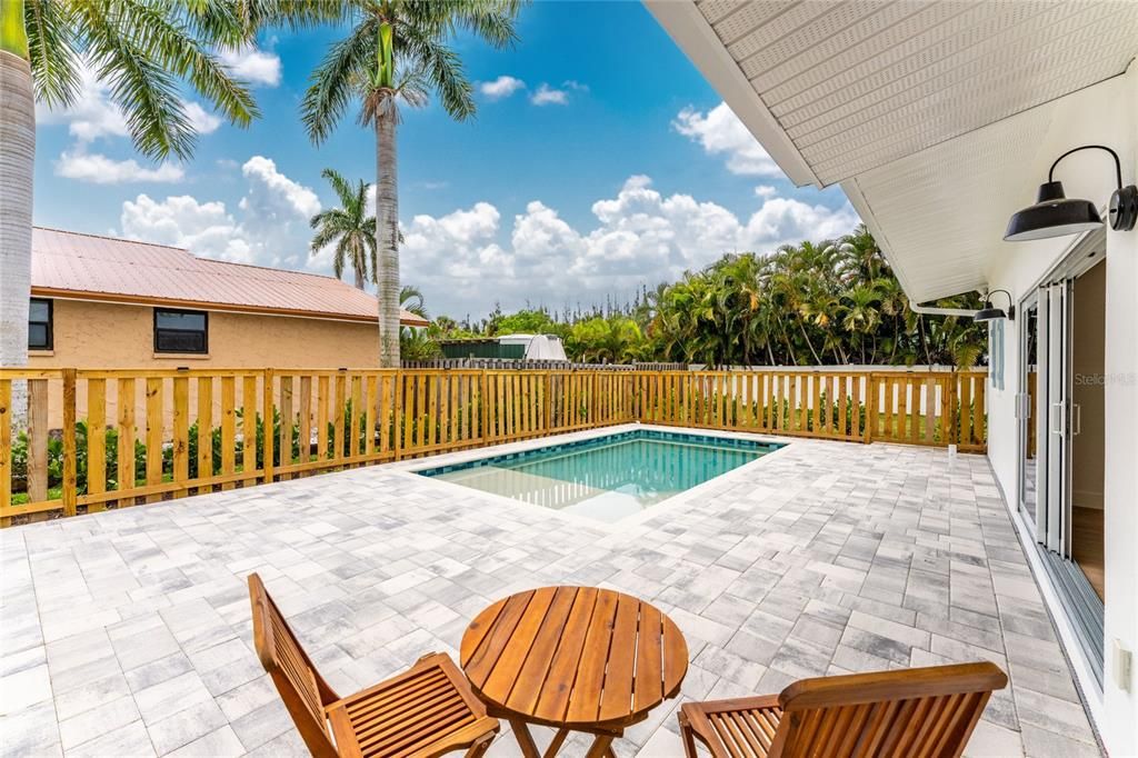For Sale: $499,000 (2 beds, 1 baths, 1428 Square Feet)