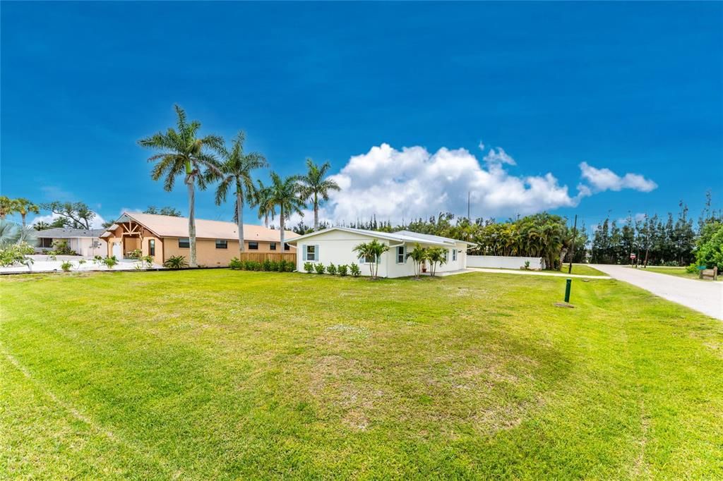 For Sale: $499,000 (2 beds, 1 baths, 1428 Square Feet)