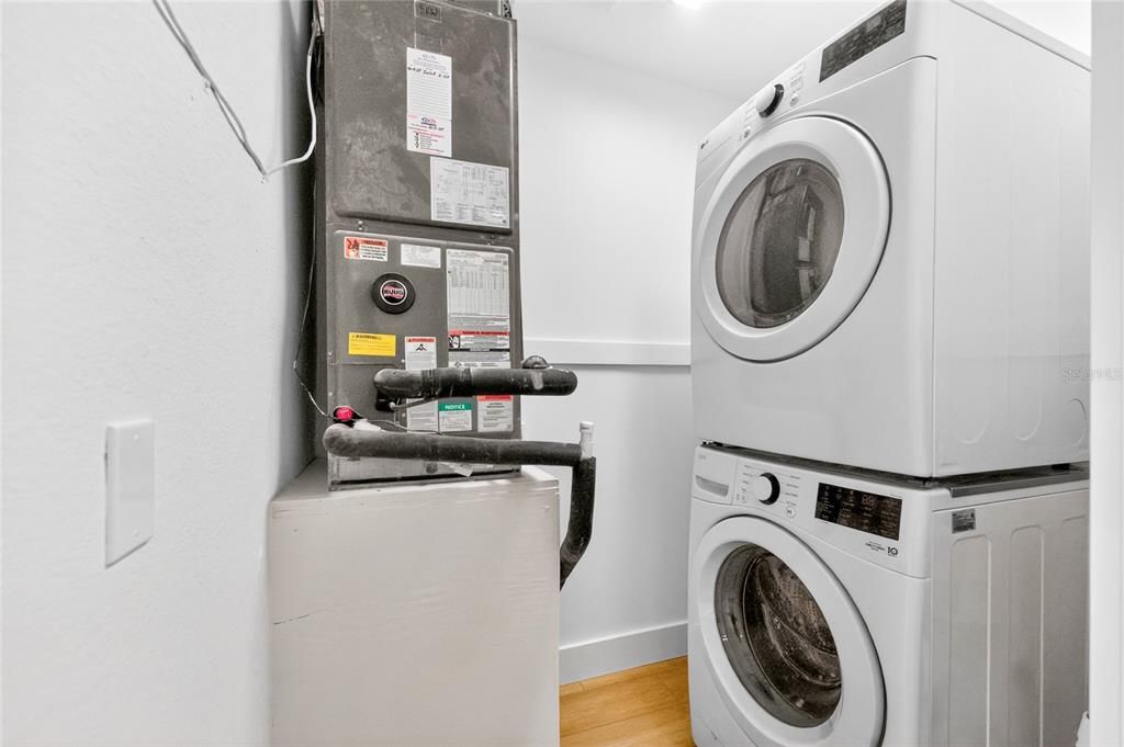 For Sale: $499,000 (2 beds, 1 baths, 1428 Square Feet)