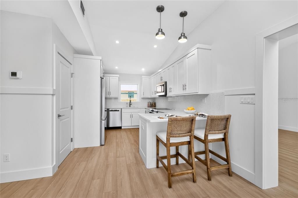 For Sale: $499,000 (2 beds, 1 baths, 1428 Square Feet)