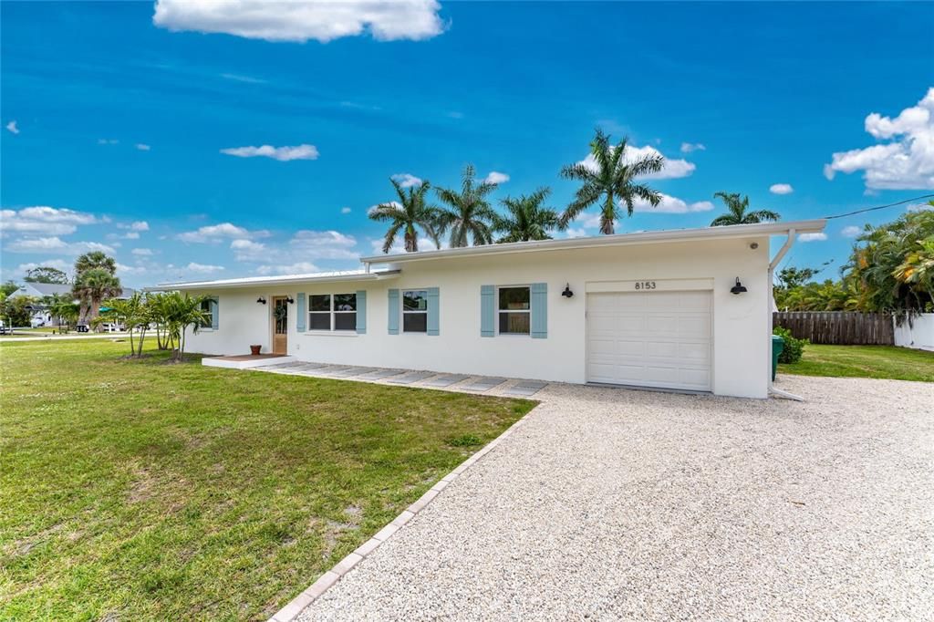 For Sale: $499,000 (2 beds, 1 baths, 1428 Square Feet)
