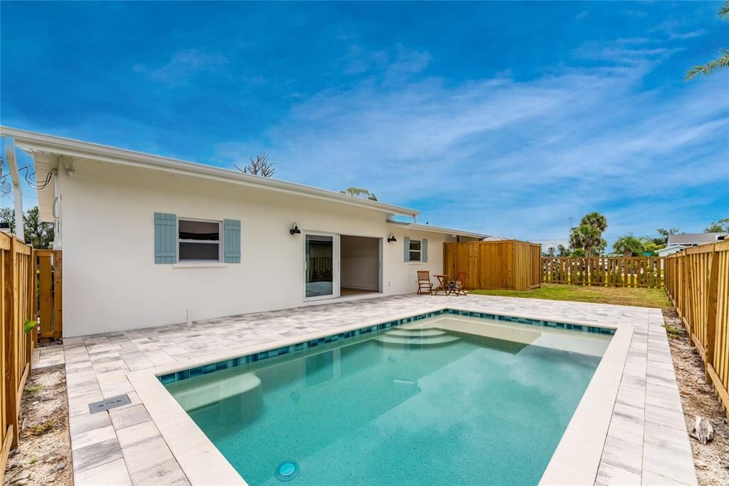 For Sale: $499,000 (2 beds, 1 baths, 1428 Square Feet)