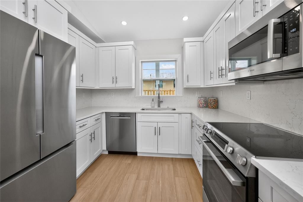 For Sale: $499,000 (2 beds, 1 baths, 1428 Square Feet)