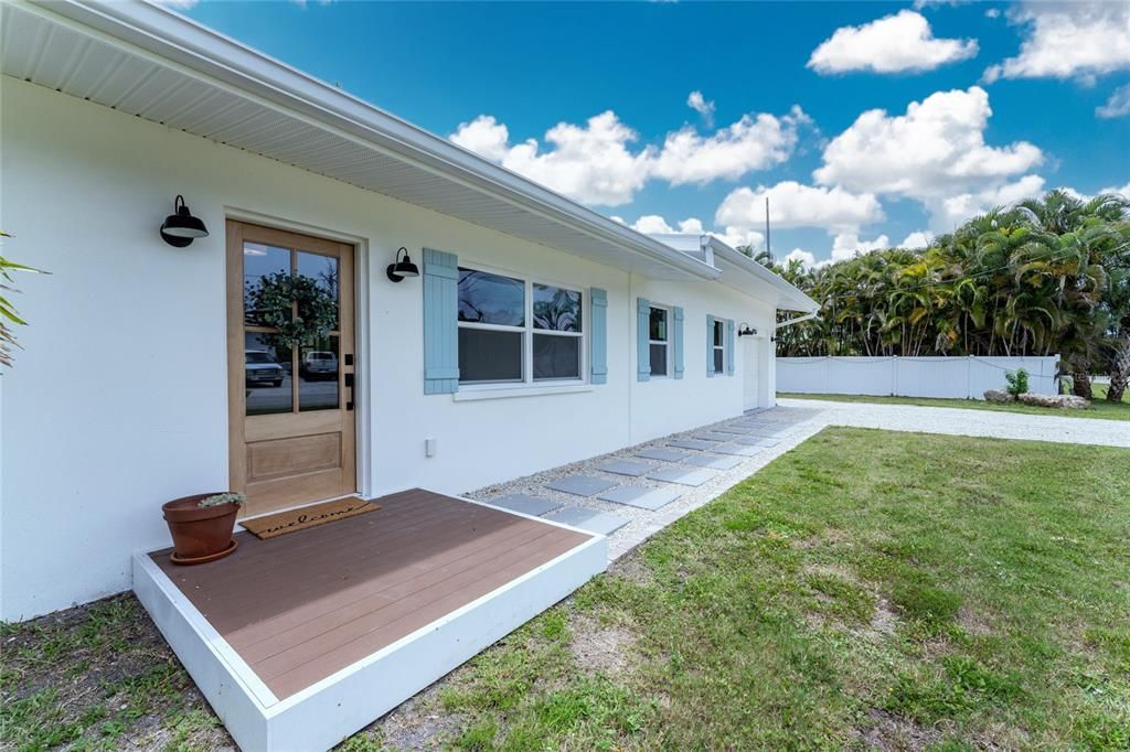 For Sale: $499,000 (2 beds, 1 baths, 1428 Square Feet)