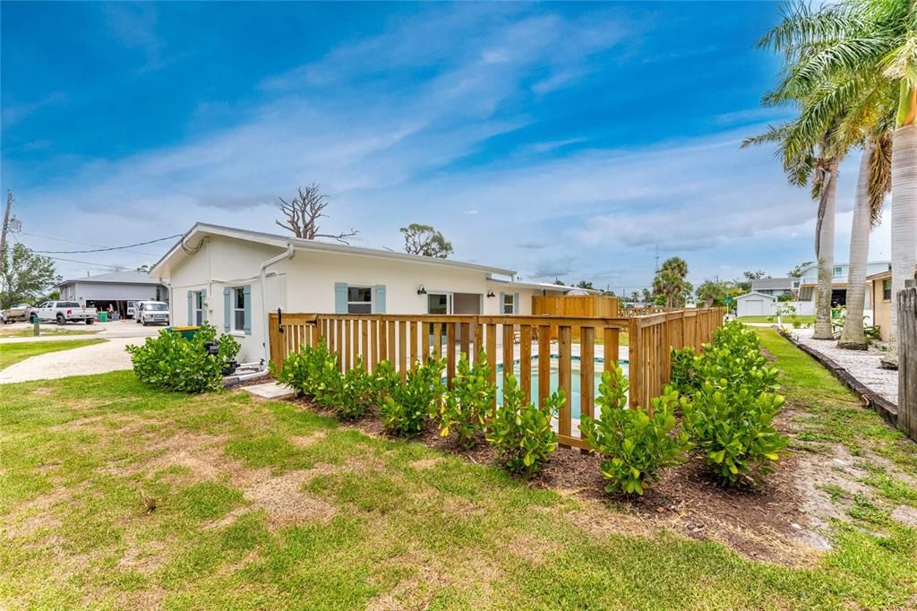 For Sale: $499,000 (2 beds, 1 baths, 1428 Square Feet)