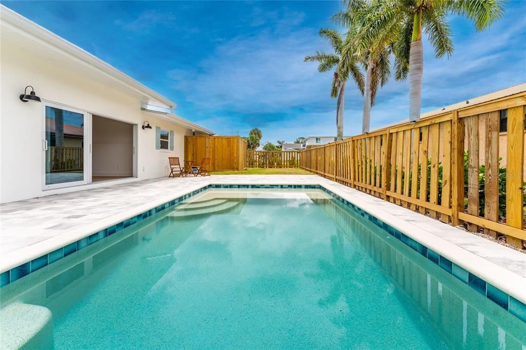 For Sale: $499,000 (2 beds, 1 baths, 1428 Square Feet)