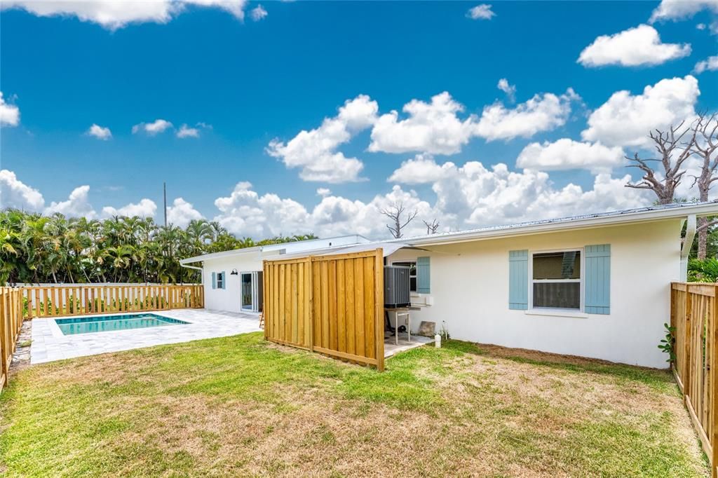 For Sale: $499,000 (2 beds, 1 baths, 1428 Square Feet)