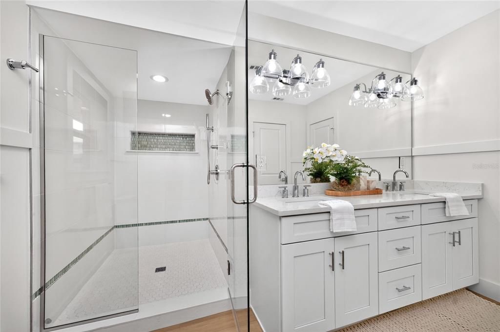 For Sale: $499,000 (2 beds, 1 baths, 1428 Square Feet)