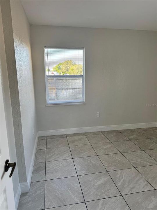 For Rent: $1,150 (2 beds, 1 baths, 800 Square Feet)