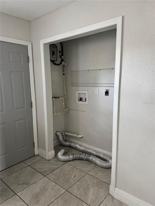For Rent: $1,150 (2 beds, 1 baths, 800 Square Feet)