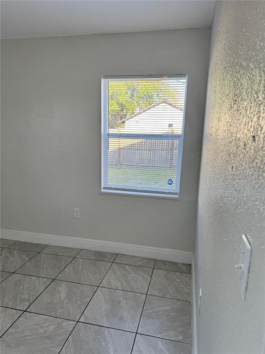 For Rent: $1,150 (2 beds, 1 baths, 800 Square Feet)