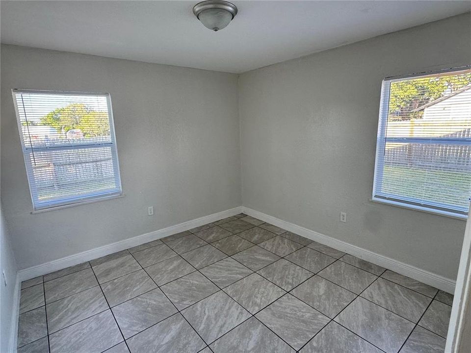 For Rent: $1,150 (2 beds, 1 baths, 800 Square Feet)