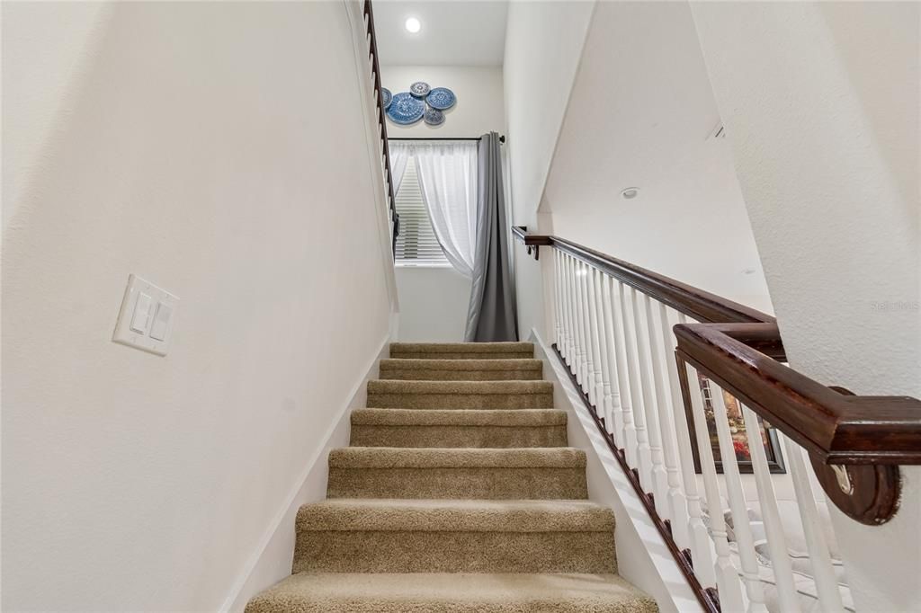 На продажу: $849,900 (6 спален, 4 ванн, 4387 Квадратных фут)
