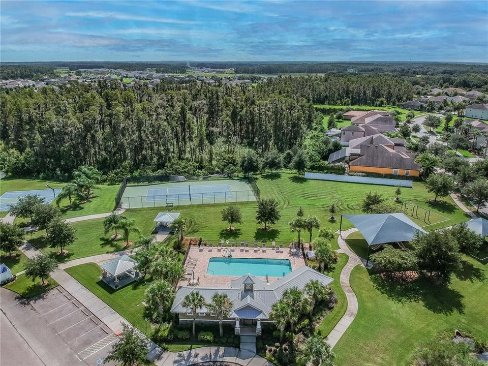 На продажу: $849,900 (6 спален, 4 ванн, 4387 Квадратных фут)