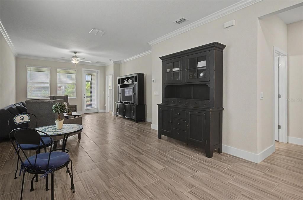 For Sale: $415,000 (3 beds, 2 baths, 1614 Square Feet)