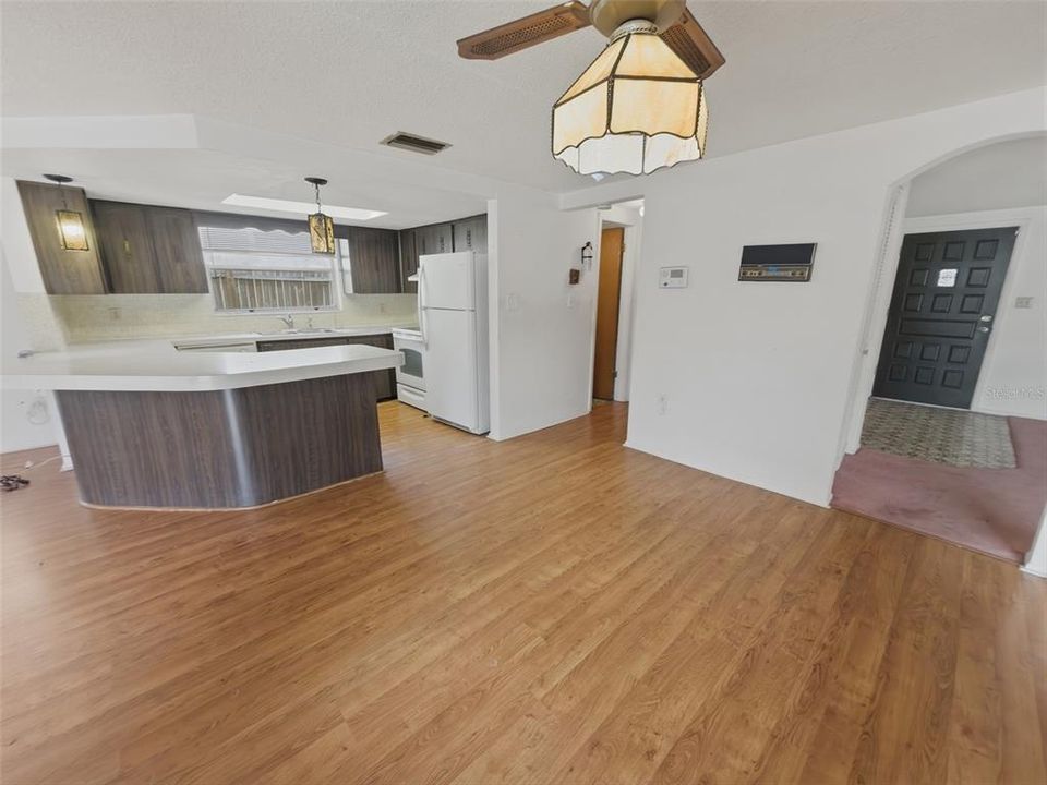 For Sale: $232,500 (2 beds, 2 baths, 1442 Square Feet)