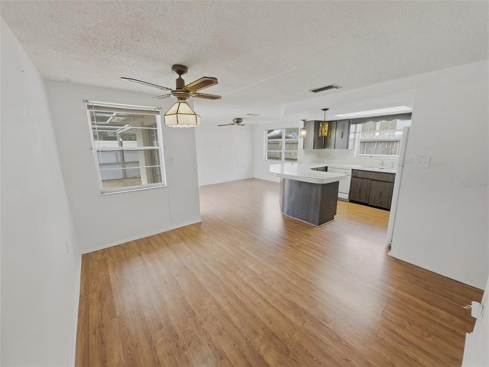 For Sale: $232,500 (2 beds, 2 baths, 1442 Square Feet)
