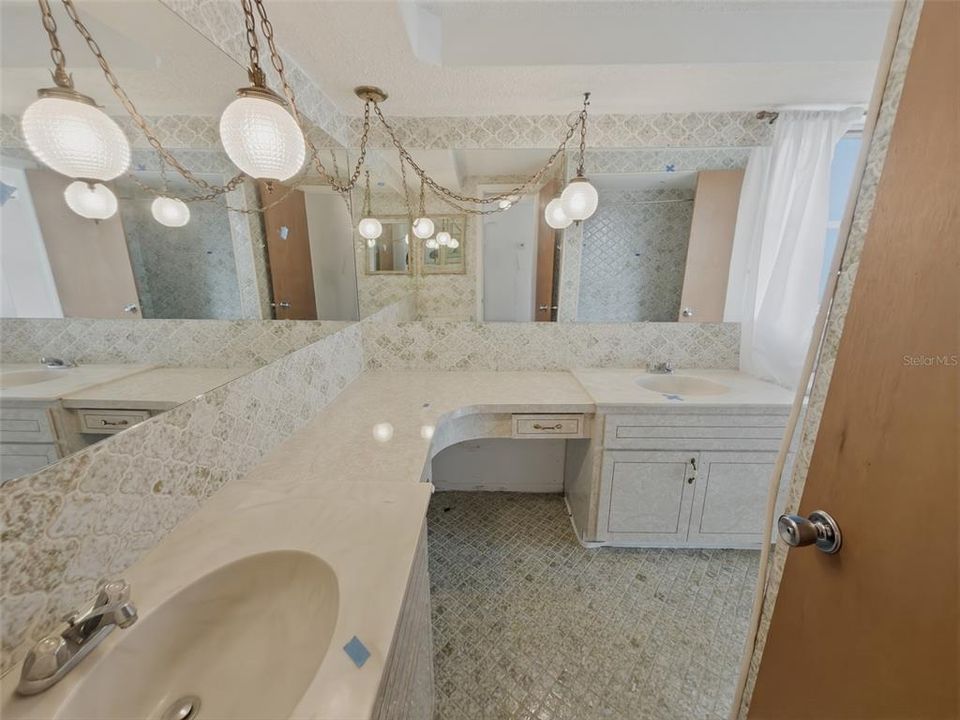 For Sale: $232,500 (2 beds, 2 baths, 1442 Square Feet)