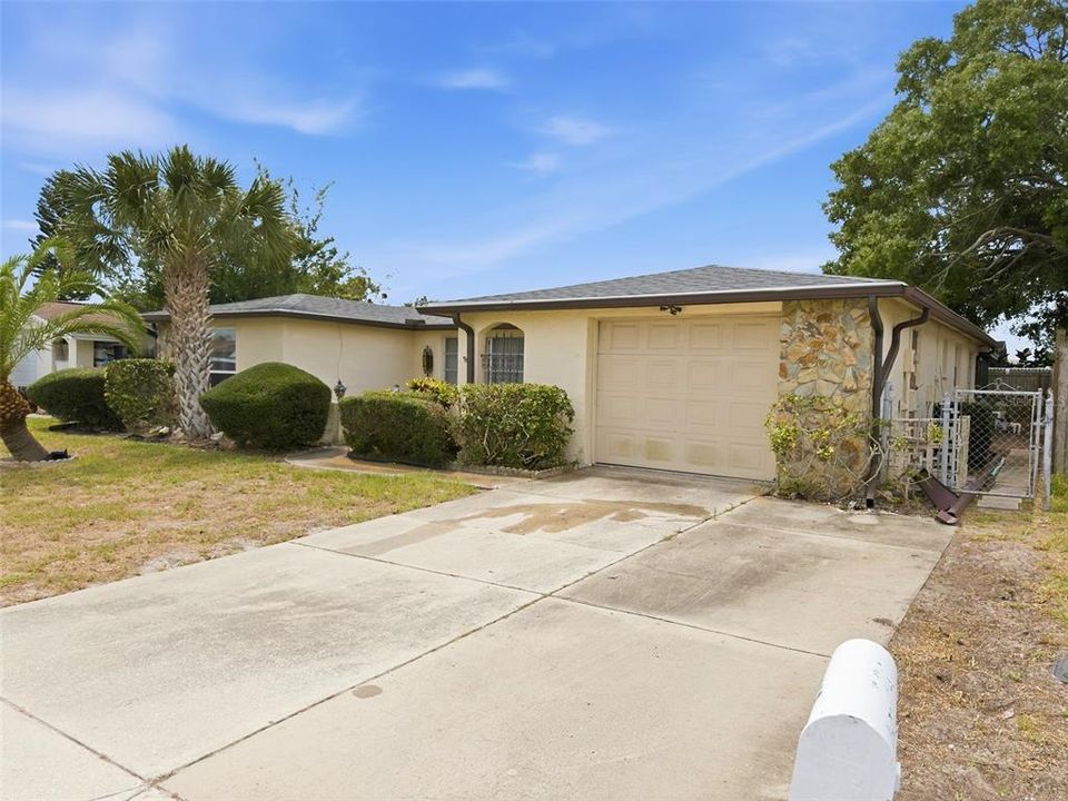 For Sale: $232,500 (2 beds, 2 baths, 1442 Square Feet)
