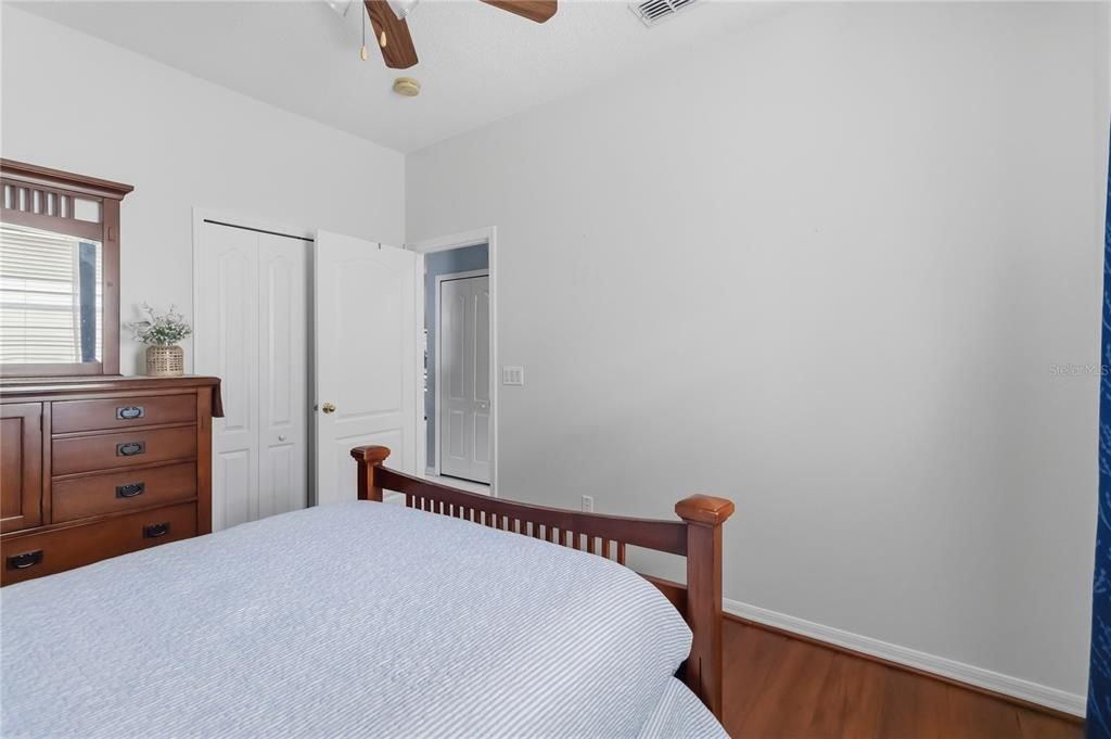 На продажу: $459,990 (4 спален, 2 ванн, 1825 Квадратных фут)