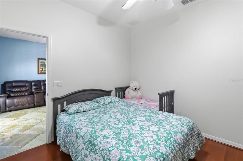 На продажу: $459,990 (4 спален, 2 ванн, 1825 Квадратных фут)
