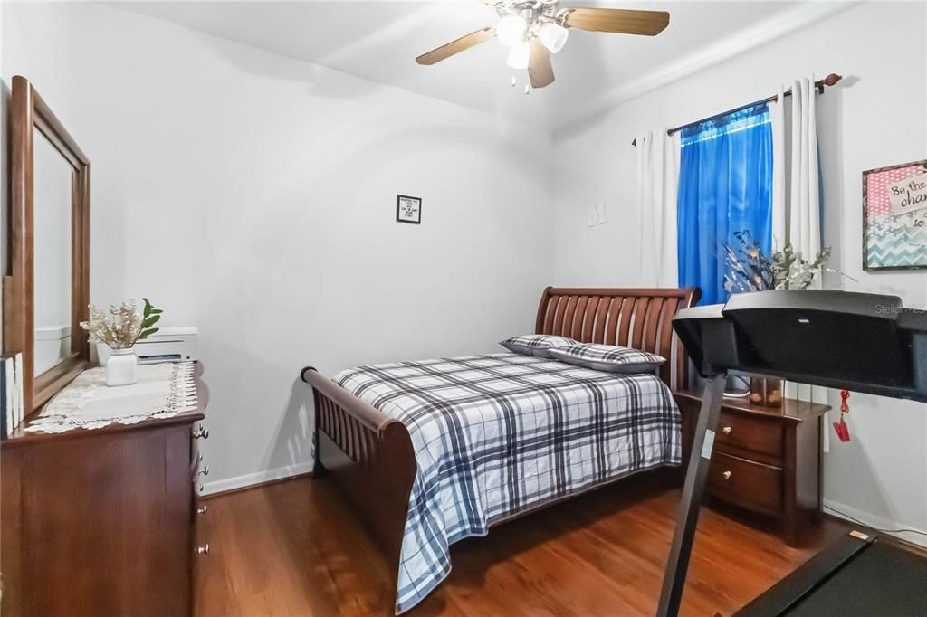 На продажу: $459,990 (4 спален, 2 ванн, 1825 Квадратных фут)