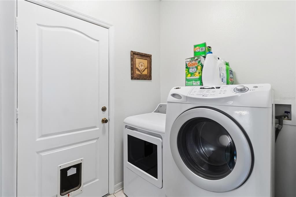 На продажу: $459,990 (4 спален, 2 ванн, 1825 Квадратных фут)