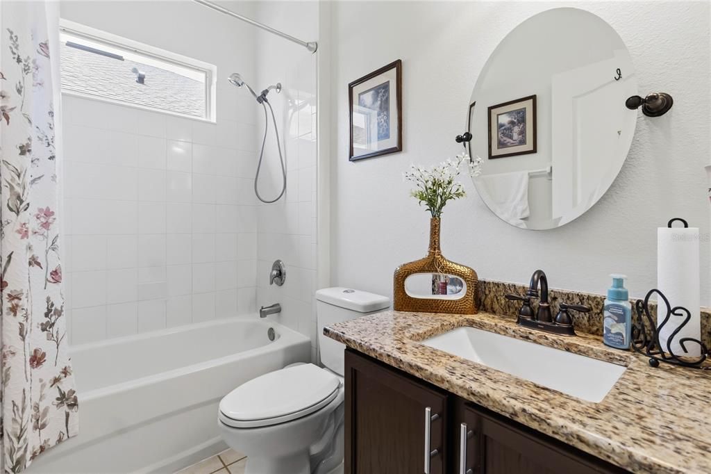 На продажу: $459,990 (4 спален, 2 ванн, 1825 Квадратных фут)