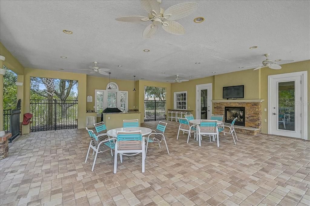 For Sale: $650,000 (2 beds, 2 baths, 1968 Square Feet)