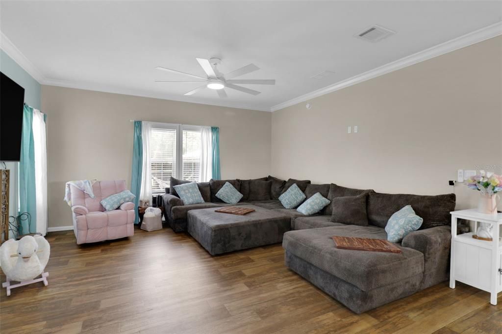 For Sale: $425,000 (3 beds, 2 baths, 1920 Square Feet)