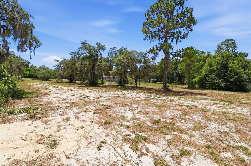 待售: $85,000 (0.91 acres)