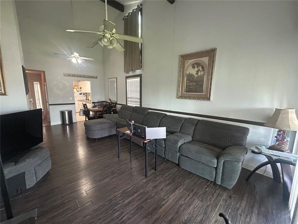 For Sale: $89,900 (2 beds, 1 baths, 1164 Square Feet)