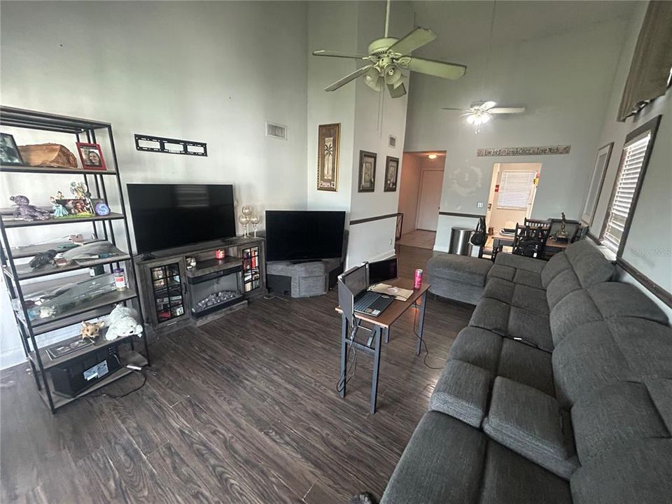 For Sale: $89,900 (2 beds, 1 baths, 1164 Square Feet)
