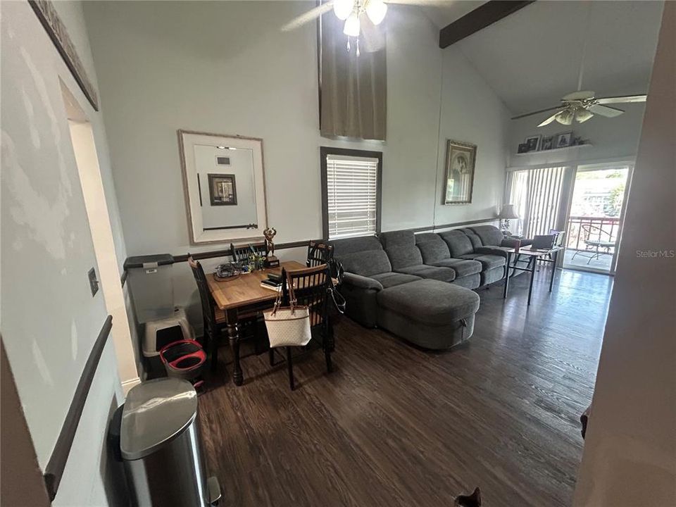 For Sale: $89,900 (2 beds, 1 baths, 1164 Square Feet)