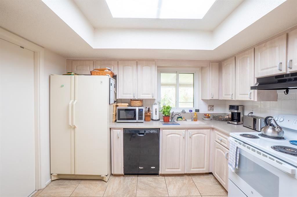 For Sale: $239,000 (2 beds, 2 baths, 1332 Square Feet)