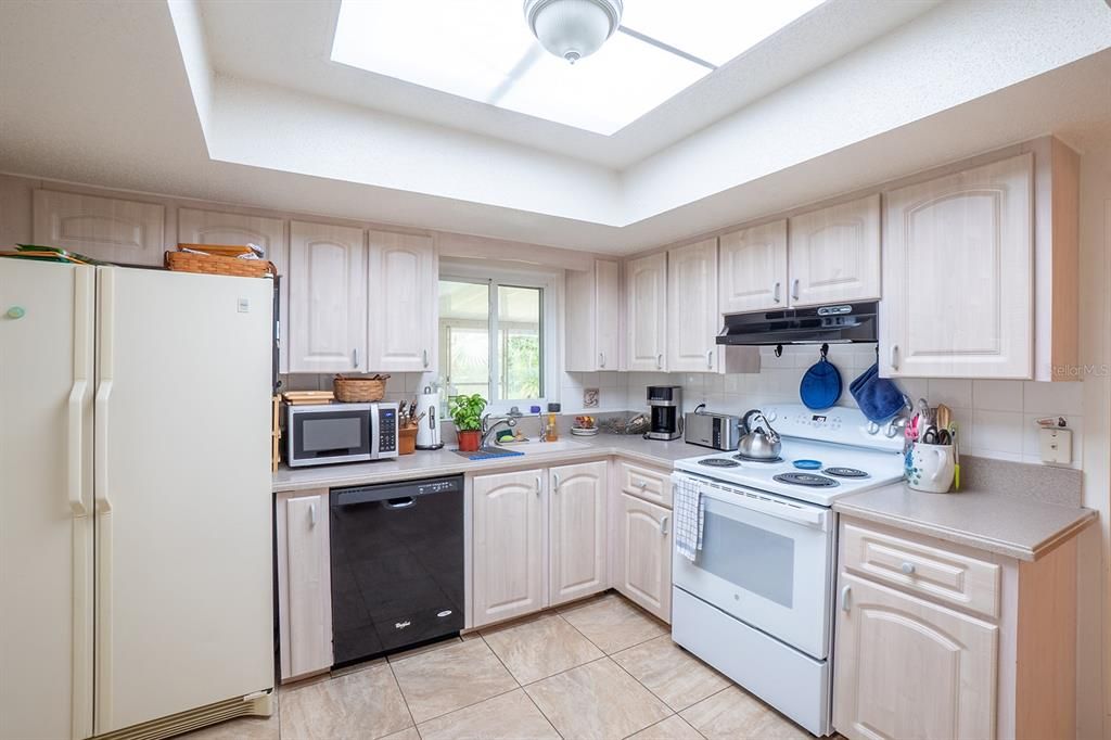 For Sale: $239,000 (2 beds, 2 baths, 1332 Square Feet)