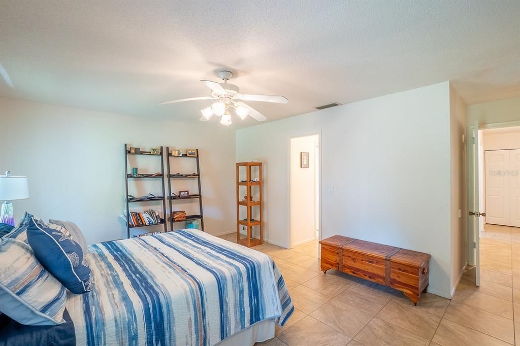 For Sale: $239,000 (2 beds, 2 baths, 1332 Square Feet)