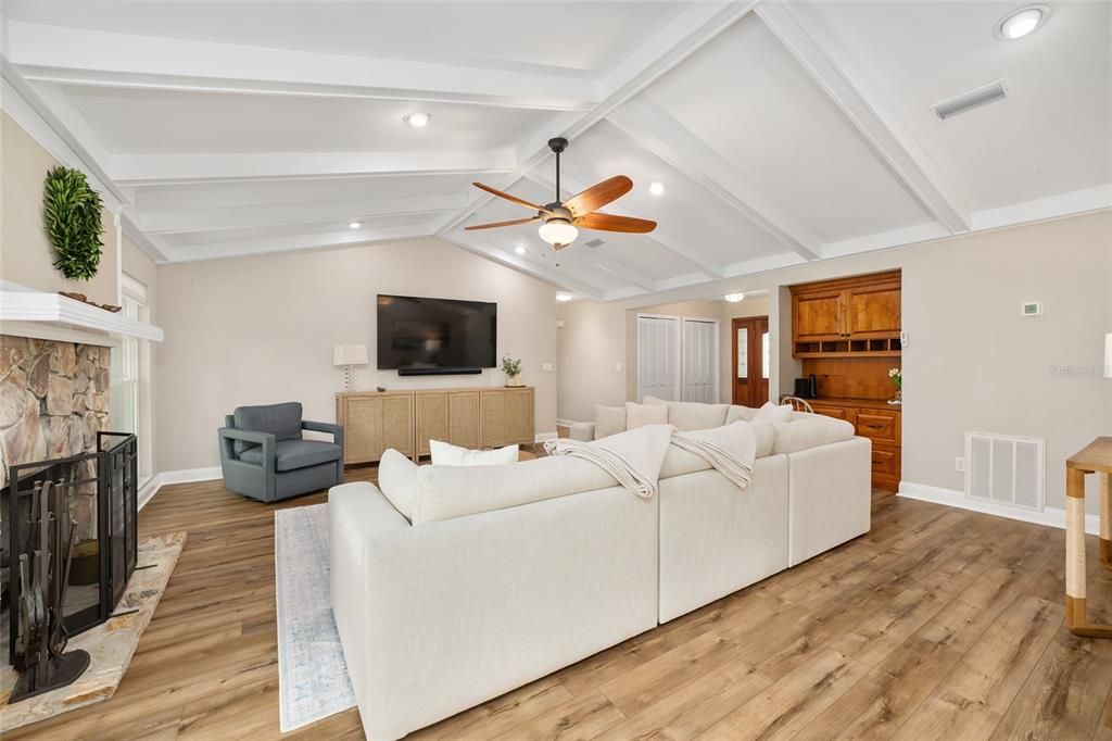В аренду: $5,250 (3 спален, 2 ванн, 1747 Квадратных фут)