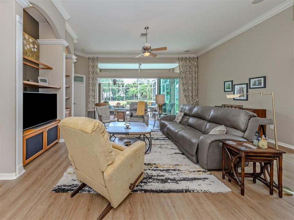 For Sale: $610,000 (3 beds, 2 baths, 1978 Square Feet)