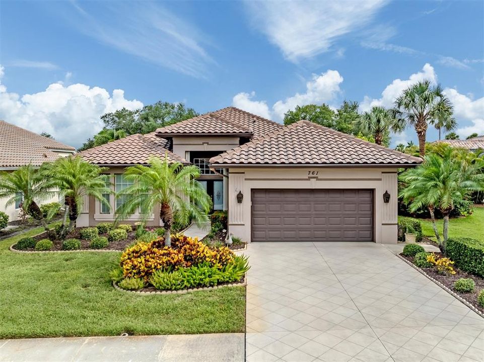 For Sale: $610,000 (3 beds, 2 baths, 1978 Square Feet)