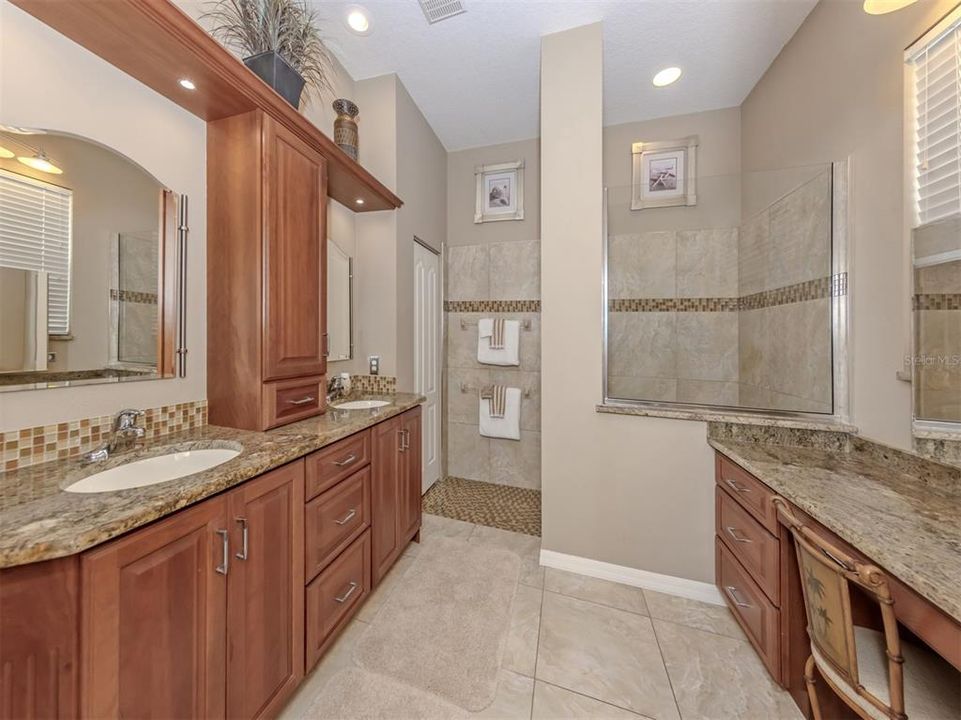 For Sale: $610,000 (3 beds, 2 baths, 1978 Square Feet)