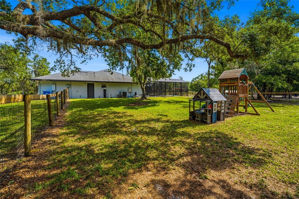 For Sale: $1,100,000 (3 beds, 2 baths, 1526 Square Feet)