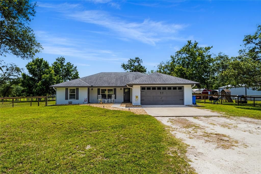 For Sale: $1,100,000 (3 beds, 2 baths, 1526 Square Feet)